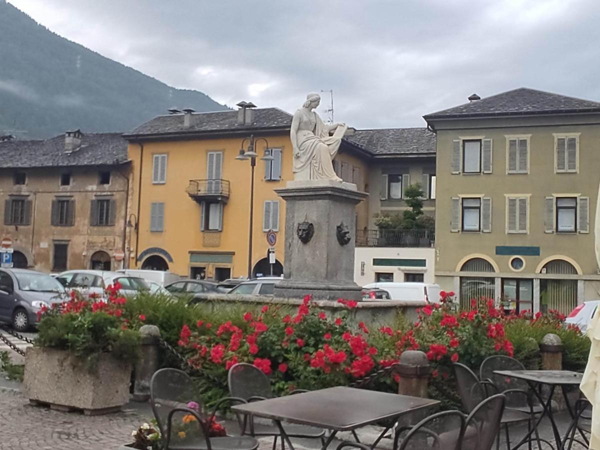 Tirano Express Luxury Apartments Exteriör bild