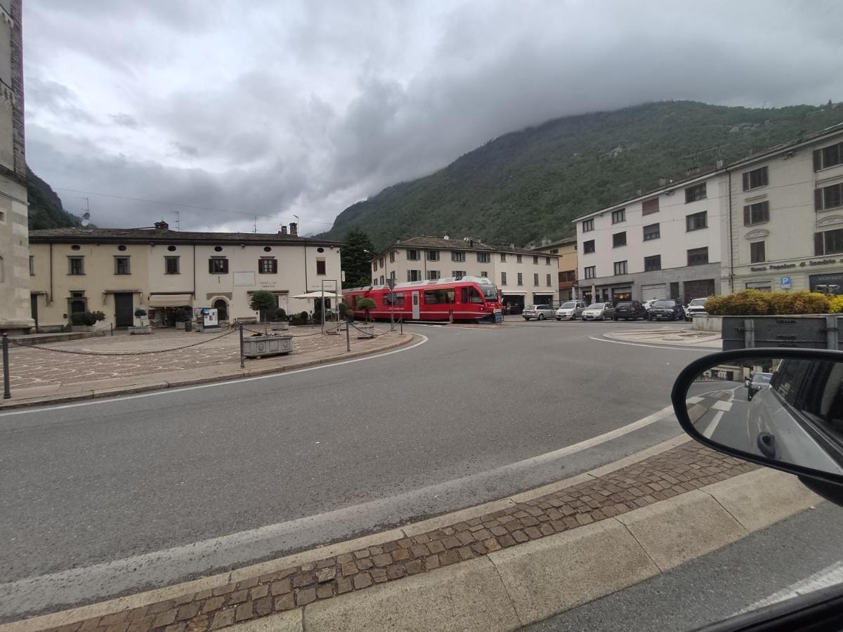 Tirano Express Luxury Apartments Exteriör bild
